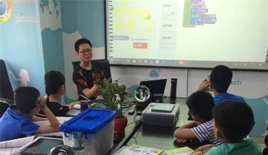 ai培训学照片