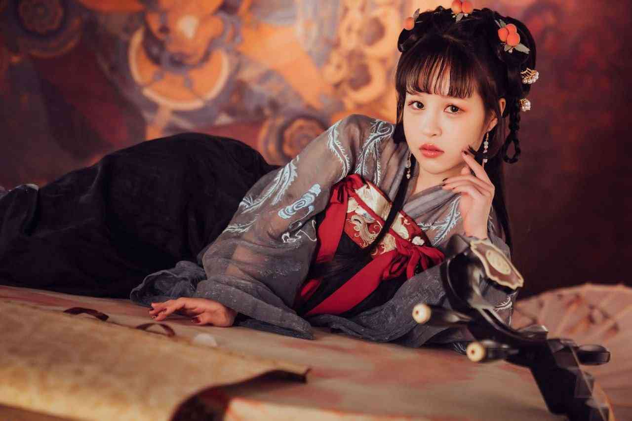 一键上传照片，AI轻松生成个性写真