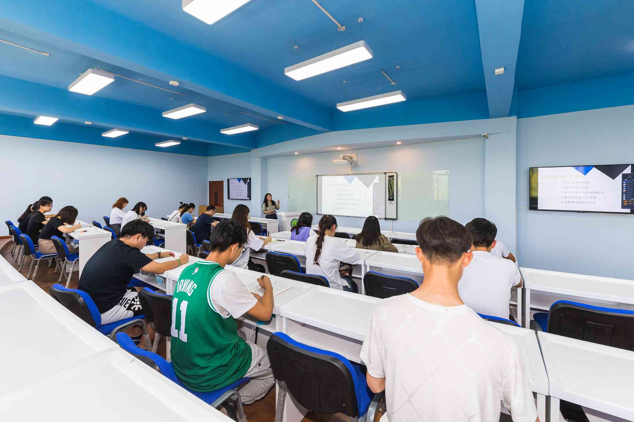 智学教育培训学校：全面课程体系与越教学资源，助力学生全面提升