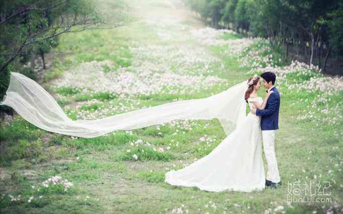 抖音情侣婚纱写真上传教程：怎么在下角生成双人照片完整步骤