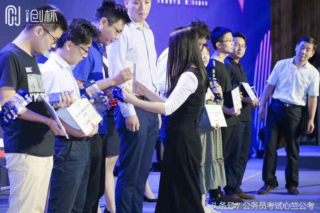 AI公务员考试培训费用一览：涵课程价格、服务内容及性价比分析