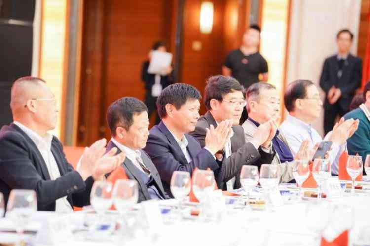 AI辅助工业设计：全方位生成软件解决方案与创意设计案例解析