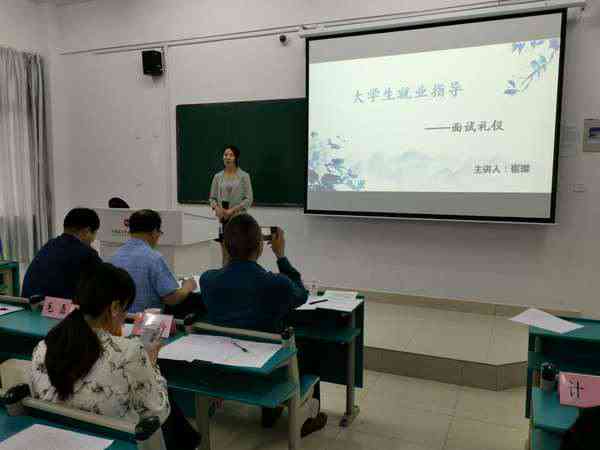 ai绘画培训小班学什么：课程内容与推荐学重点