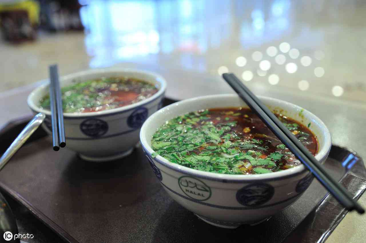 AI揭秘：从选材到烹饪，全方位解析牛肉面的自动化制作流程