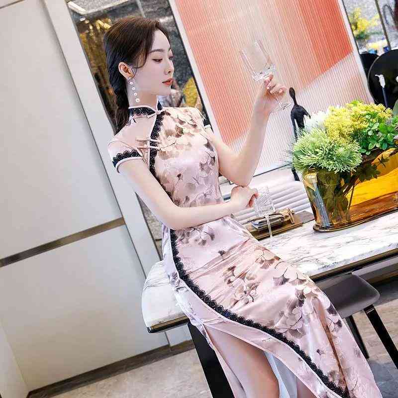 AI手机应用如何生成未来老年容貌？探索一键预测老化效果的神器