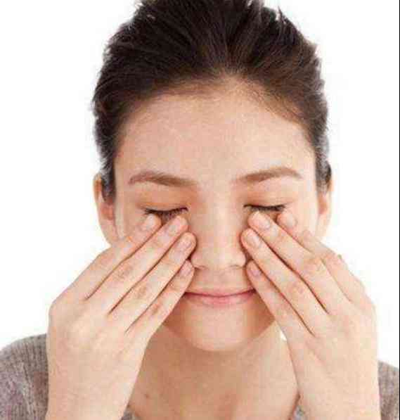 AI手机应用如何生成未来老年容貌？探索一键预测老化效果的神器