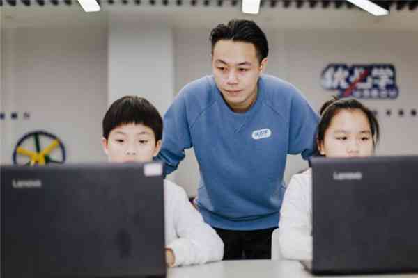 泉州松鼠AI培训中心：少儿编程、人工智能课程一站式学平台