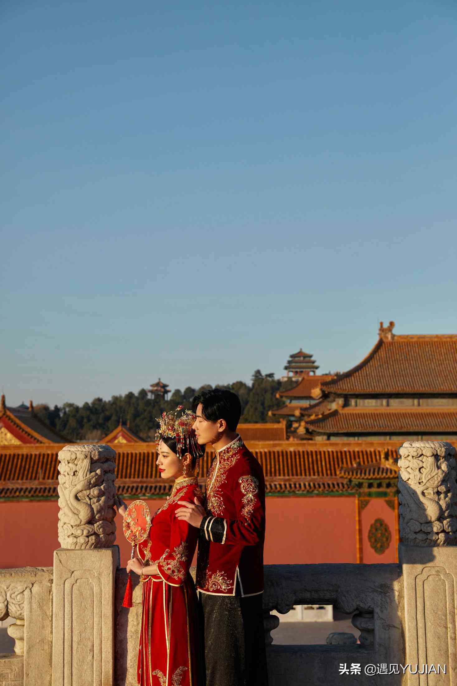 一键生成情侣婚纱照：双人合成教程，教你如何自己制作抖音热门情侣照片