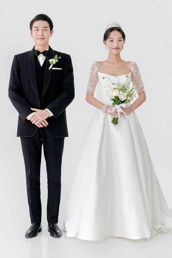 一站式婚纱摄影解决方案：AI智能生成个性化婚纱照及婚礼照片