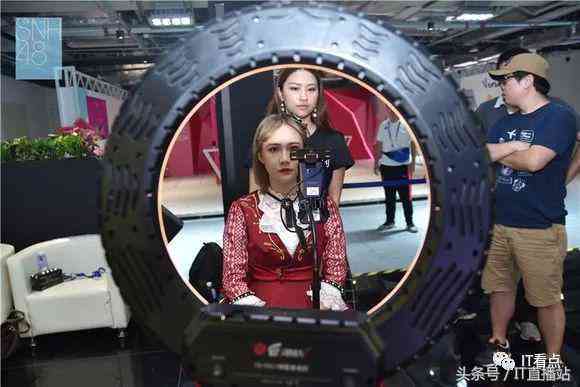 AI一键打造专属歌声：个性化歌声合成与定制服务体验