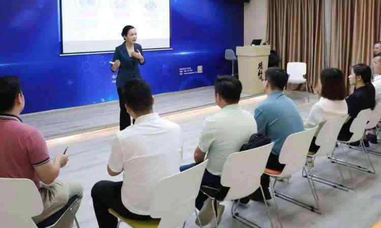 成都猫口才培训学校：专业教育引领孩子成长