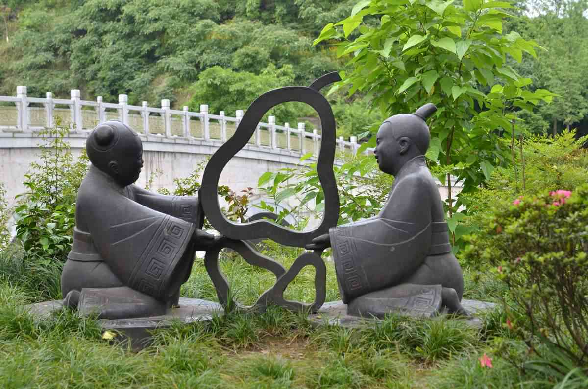 制作景观雕塑：材料选择、制作过程与工方案详解