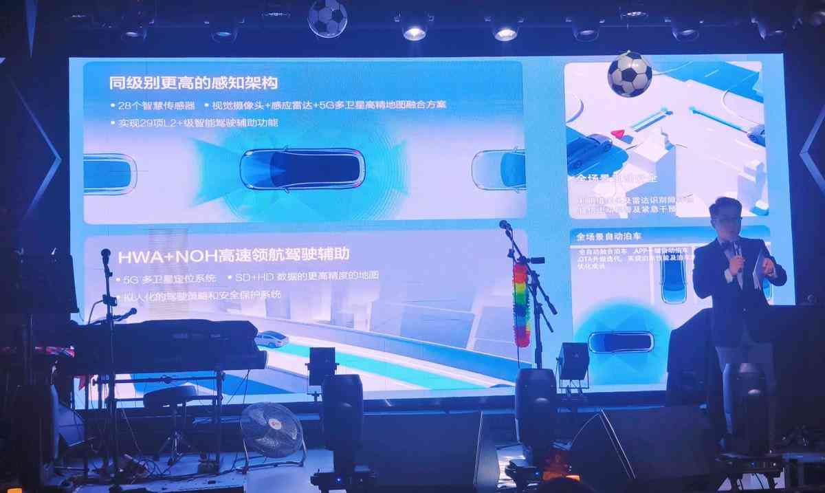 全方位智慧猫创意解决方案：满足宠物主人多样化需求与智能互动体验