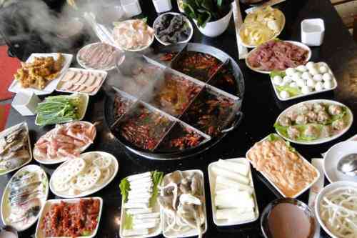 川渝火锅美食插画大全：特色食材与烹饪技巧详解指南