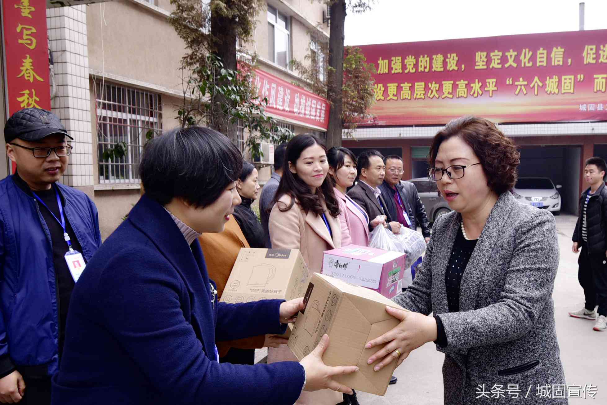 一键智能生成新闻稿：免费文章写作助手，哪些公司新闻写作工具好用？