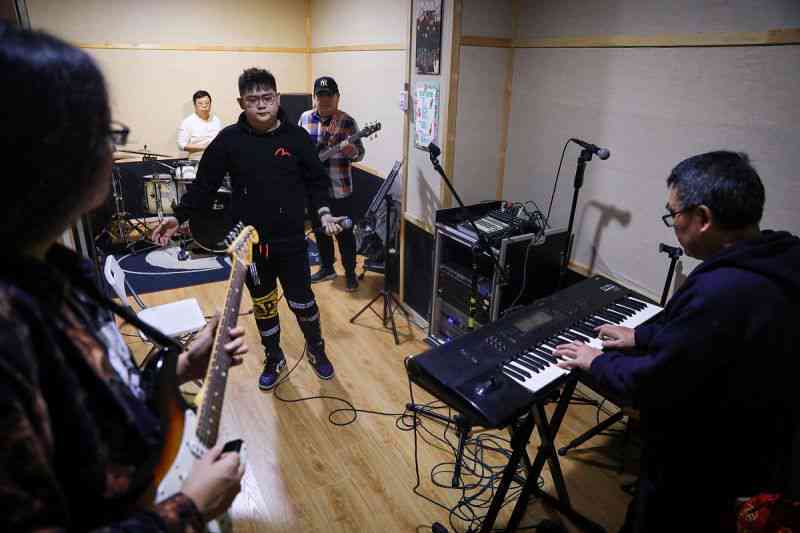 我是歌曲创作者：作词作曲，探索创作什么歌词的秘密