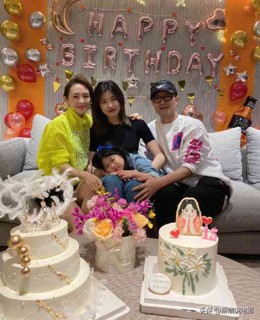 朋友视角下的妹妹如何巧妙辅助拍照，打造独特文案