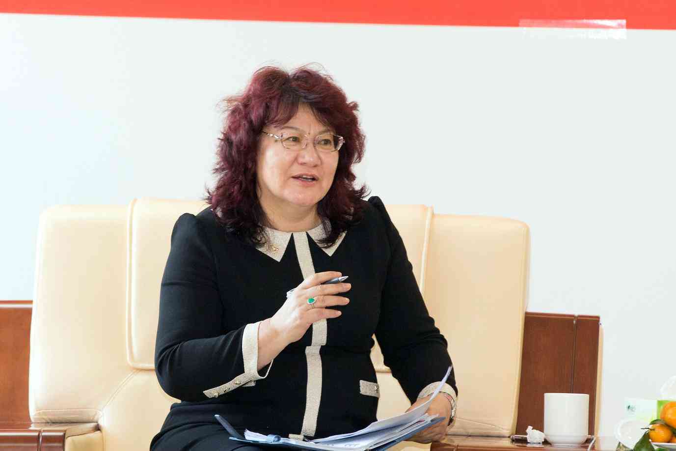 AI辅助撰写全方位调研报告攻略：从需求分析到成果呈现