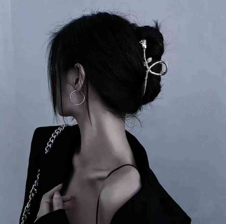 高清可爱女生头像：真人宠物小动物陪伴，爱的馨女头精选