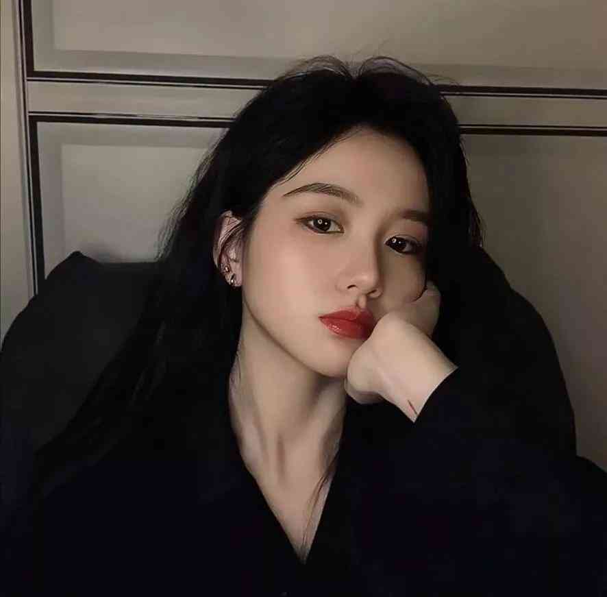 高清可爱女生头像：真人宠物小动物陪伴，爱的馨女头精选