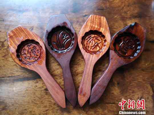 艺术家用什么的技术，运用什么技艺和记忆，精心制作了一件什么的工艺品。