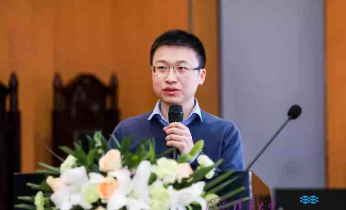 学生利用学校机房AI辅助写论文和报告的新趋势
