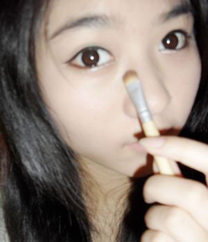 AI美妆拍照攻略：如何撰写吸引眼球的拍照文案，打造完美日妆容？