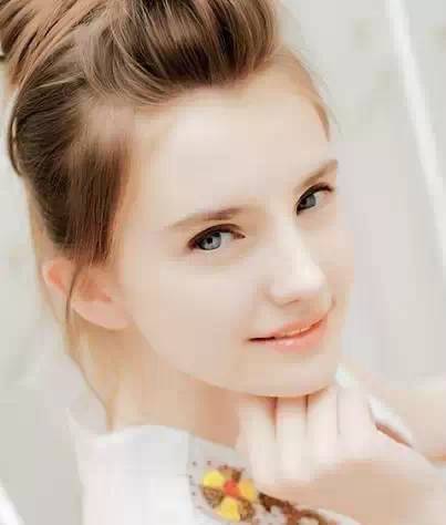 妆容秘：日与朋友共度美好时光，护肤化妆两不误，文案记录美丽瞬间