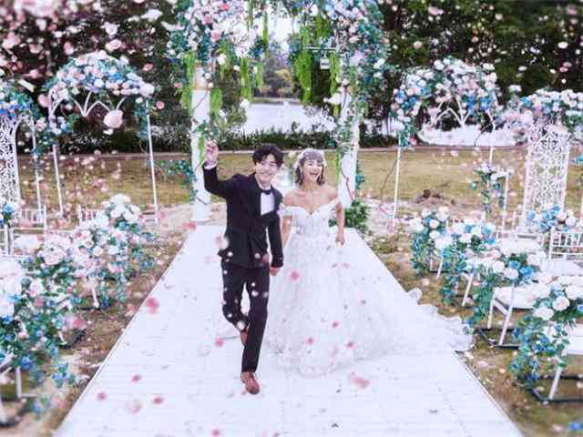 婚礼记忆永恒化：婚纱照文案浪漫短句，记录一生的福瞬间与朋友共鉴