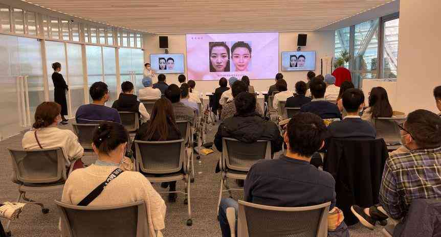 报告显示白领最易受AI冲击：揭秘原因及应对策略