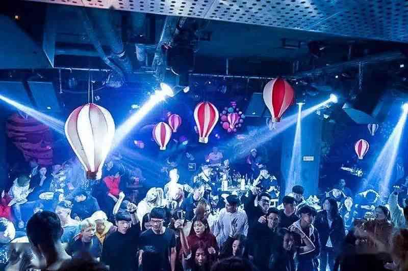 酒吧直播文案ai：嗨翻现场直播，蹦迪Livehouse酒吧狂欢夜