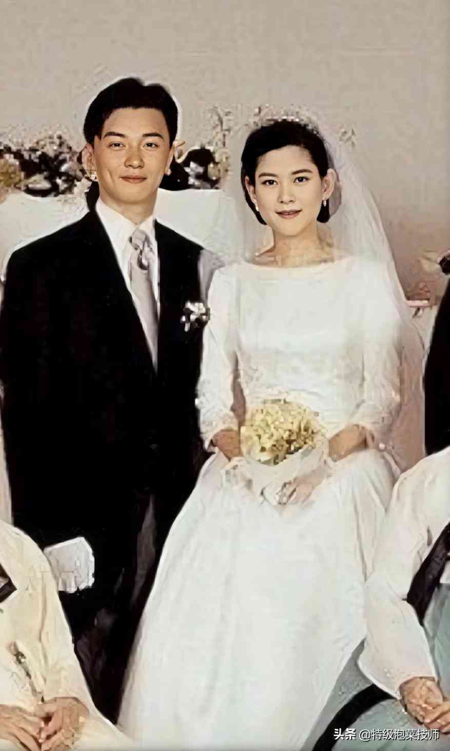 ai婚纱照文案抖音最火除了脸不像