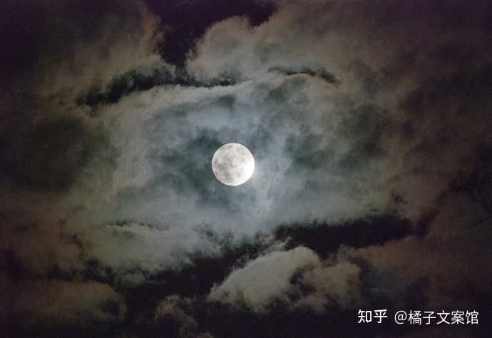 月亮灵感集：精选创意句子、诗歌与文案，全方位满足月亮主题创作需求