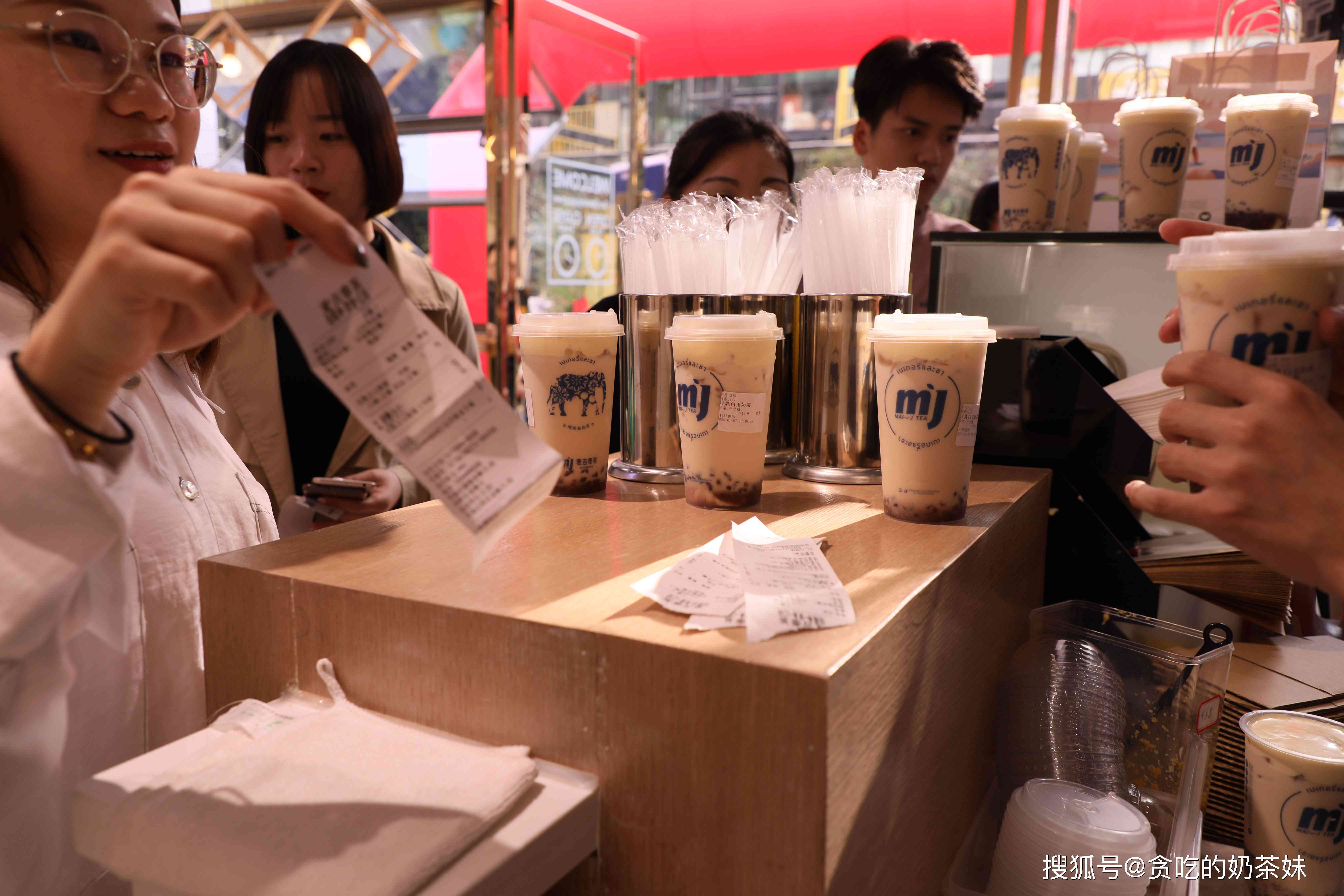 奶茶店语音播报系统优化：涵点餐、促销、排队通知等全方位解决方案