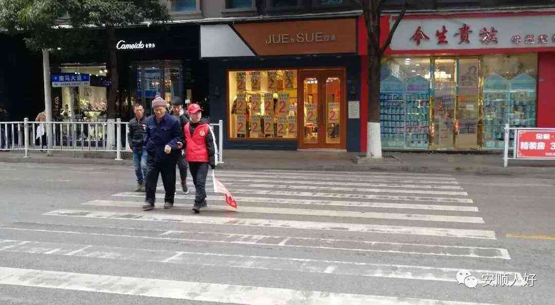 爱心斑马线打卡地：浪漫马路拍照新热点