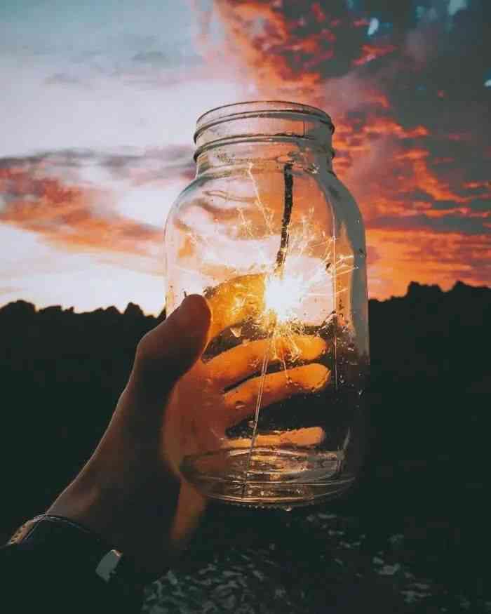 配自己照片文案：高级感短句，成熟风格，朋友圈抖音通用