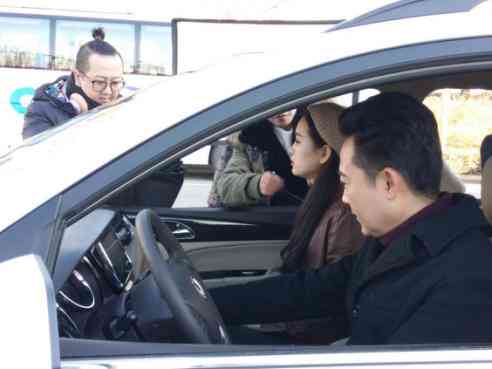 AI辅助创作全攻略：从构思到完成，手把手教你撰写专业拍摄脚本文案