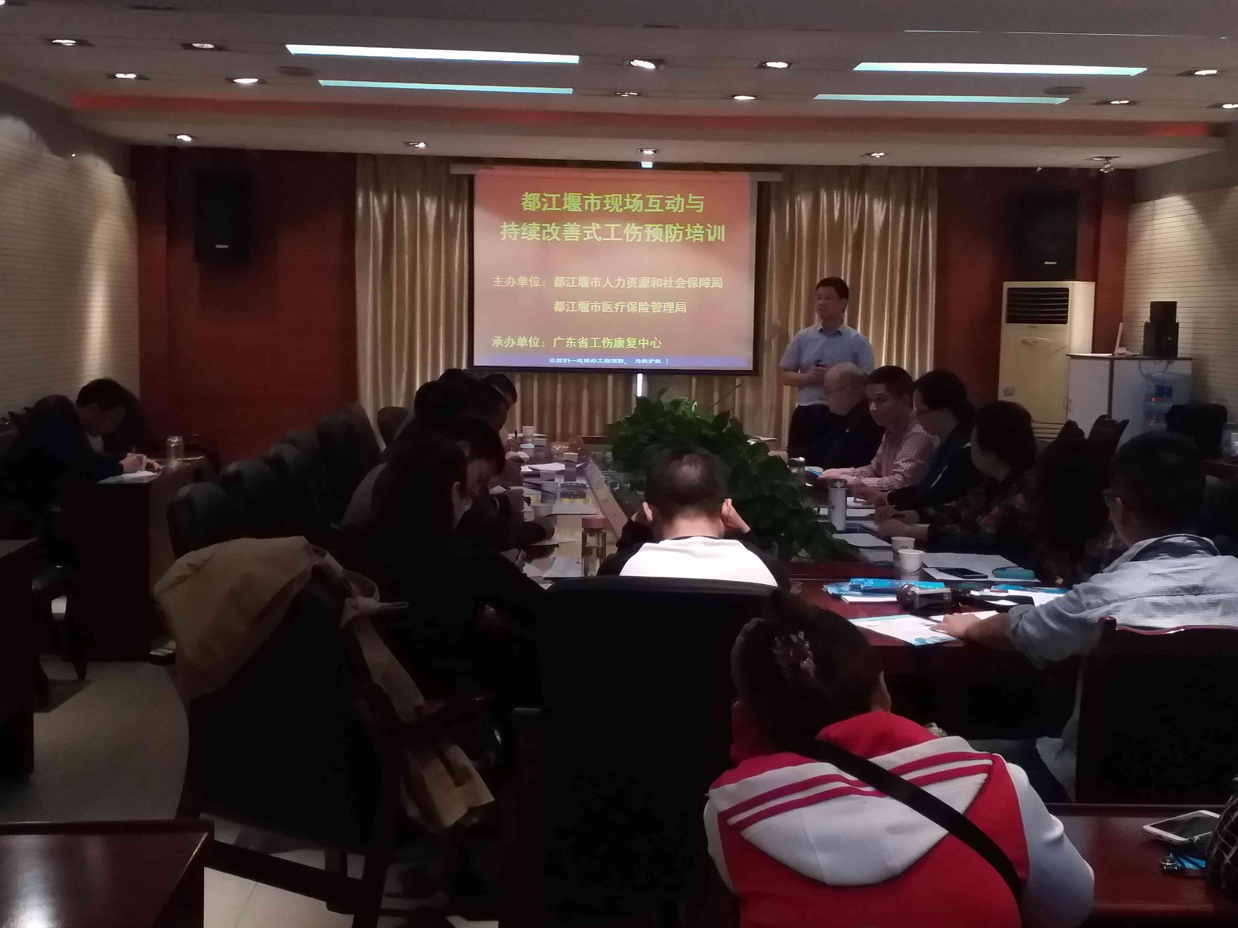 广东工伤认定中心联系电话及在线咨询指南：一站式解决工伤认定相关问题