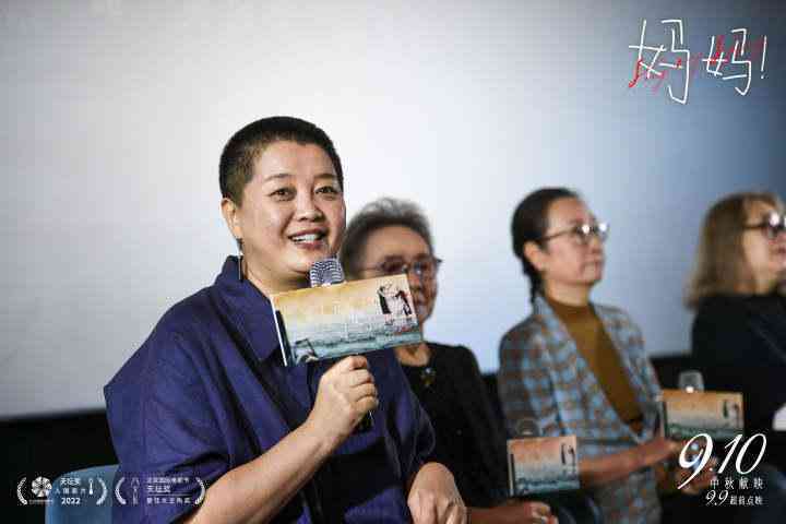 母爱陪伴，妈妈与宝一起成长：携手书写暖时光的文案力量