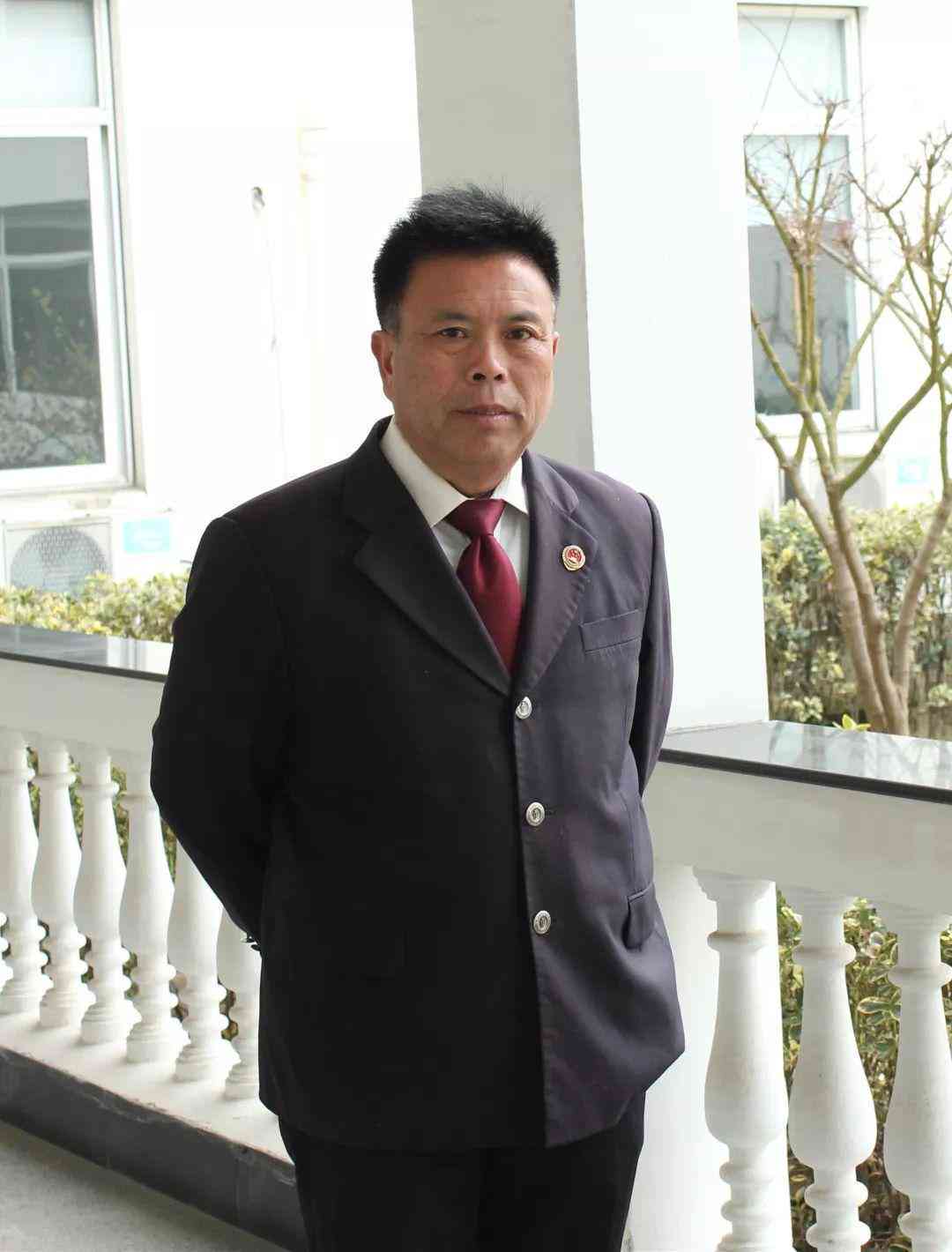 一人多岗怎么办：如何处理退休、合法性、及工资要求问题