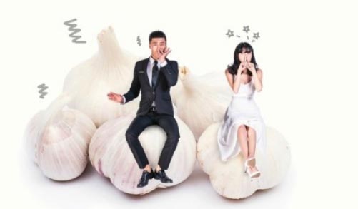 创意婚纱照搞笑文案大全：解锁婚礼照片趣味新姿势，满足所有需求