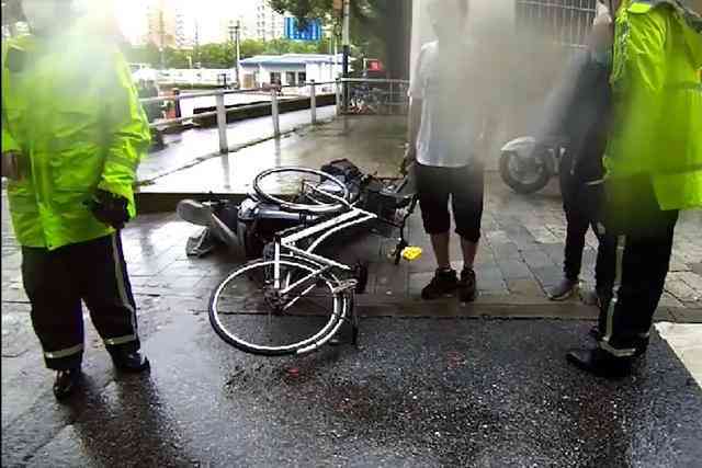 上海骑行事故处理指南：何时报警、如何报警及注意事项