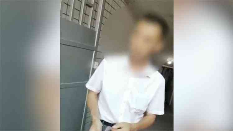 工作四天后遭解雇，是否享有赔偿权益解析