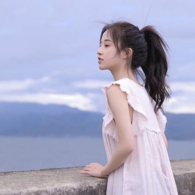 'AI美女头像：魅力瞬间，文案精炼'