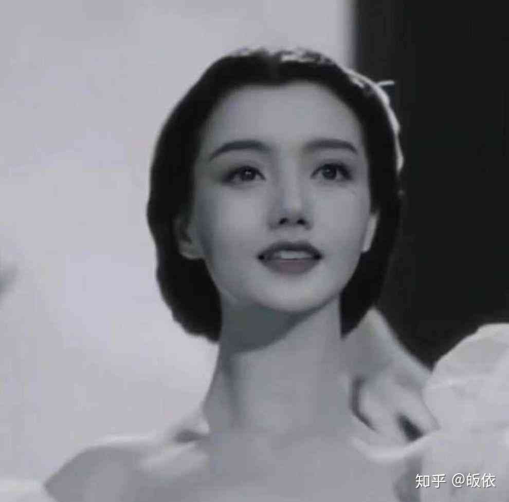'AI美女头像：魅力瞬间，文案精炼'