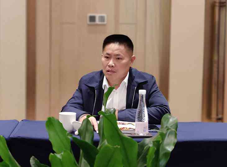 '利用AI辅助作文表达是否可行：探讨其优势与限制'