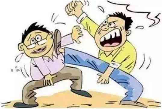 上班打架是工伤吗：如何赔偿及公司是否负责详解