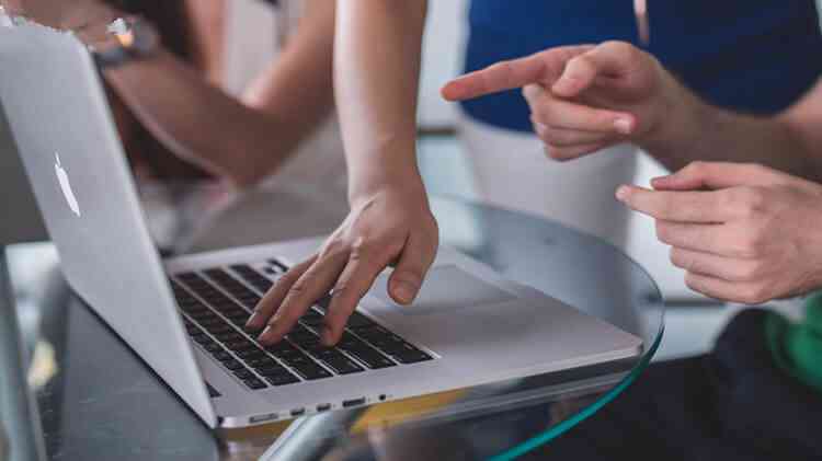 运用AI技术打造幽默文案创作新策略与实践