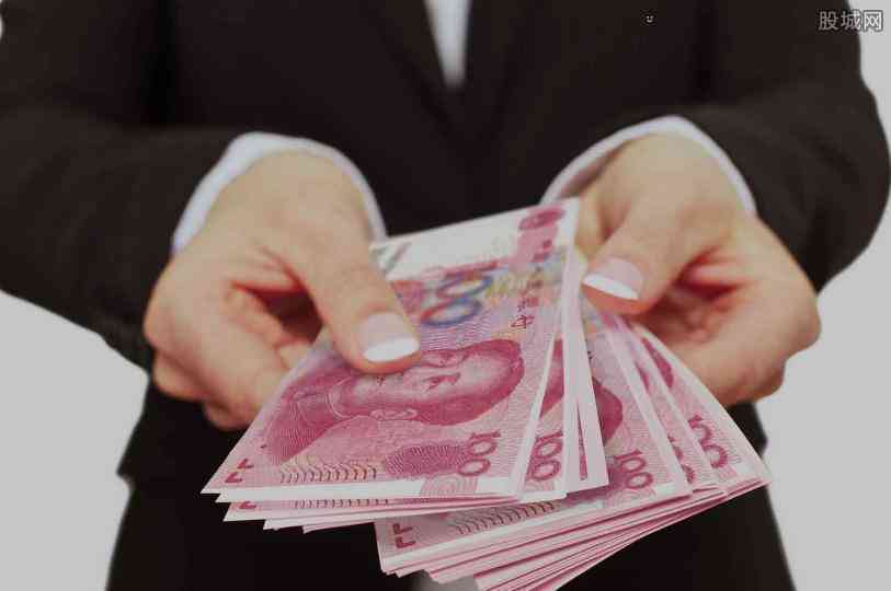 工作中暑能否获得误工费及补偿：详解劳动者权益与应对措