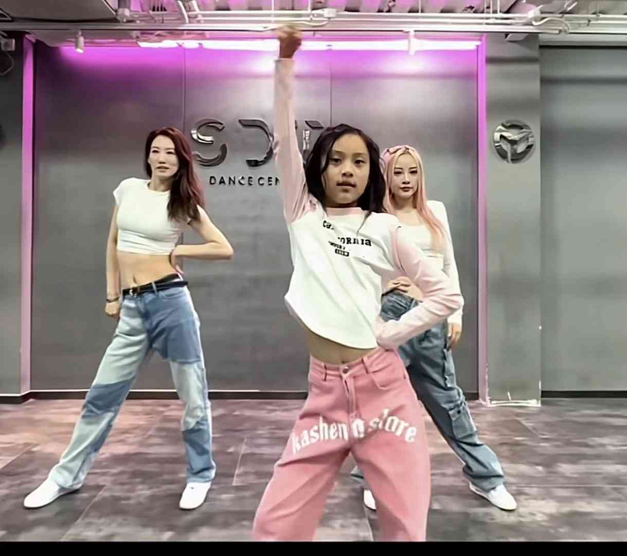 微信发朋友圈文案怎么特别人及隐藏可见，如何特好友或单独特一个人？